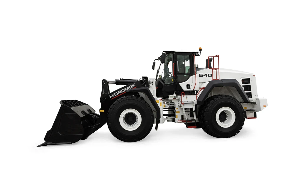 Chantier de construction en ext&eacute;rieur avec pelleteuses hydrauliques en activit&eacute;